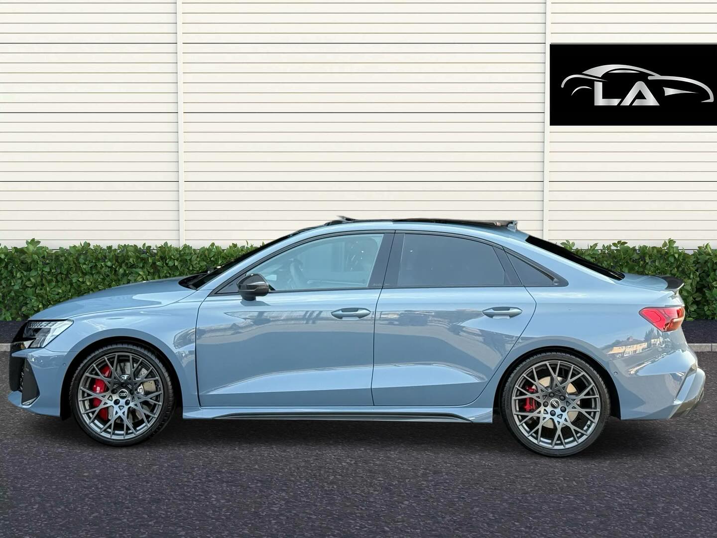 LA Motors on Social Media