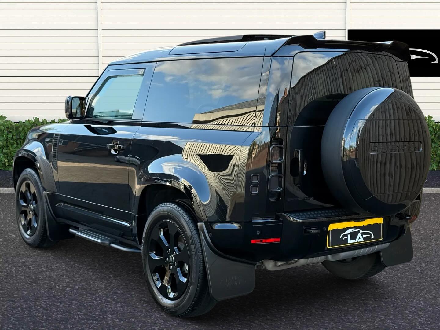 LA Motors on Social Media